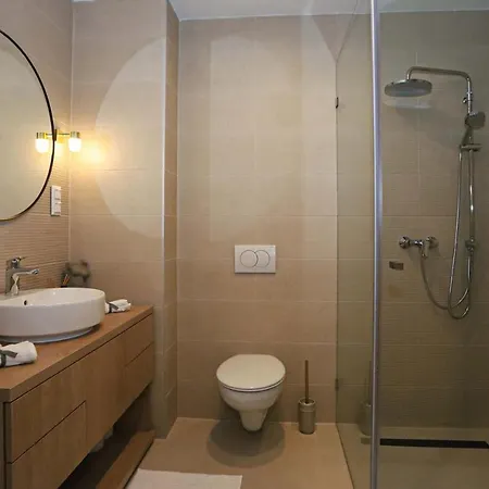 Platan With Lakeview