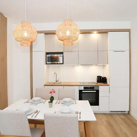 Platan With Lakeview *