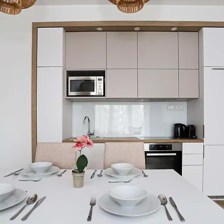 Platan With Lakeview Apartment Balatonboglár