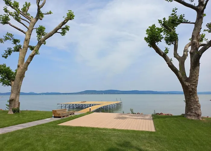 アパート Platan With Lakeview *