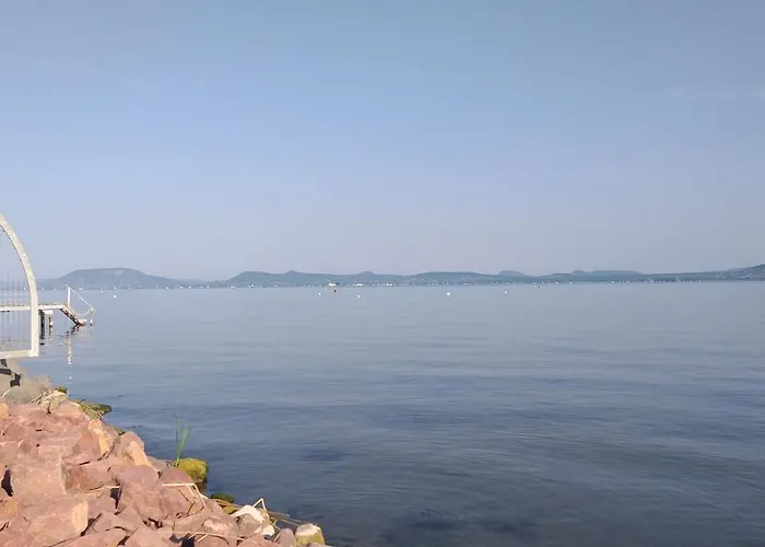 Platan With Lakeview *