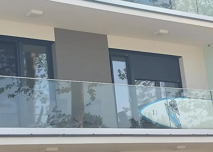 Platan With Lakeview