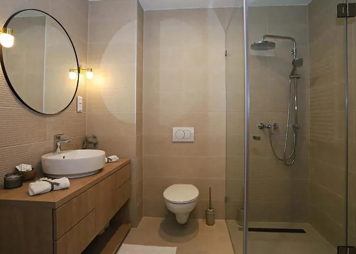 Platan With Lakeview