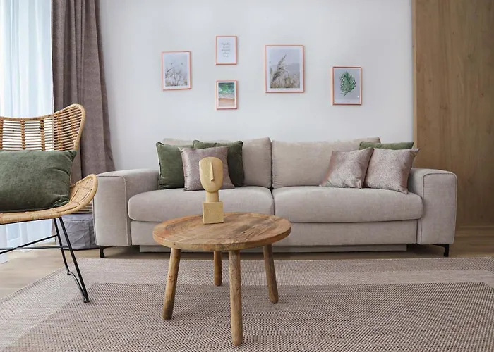 Platan With Lakeview