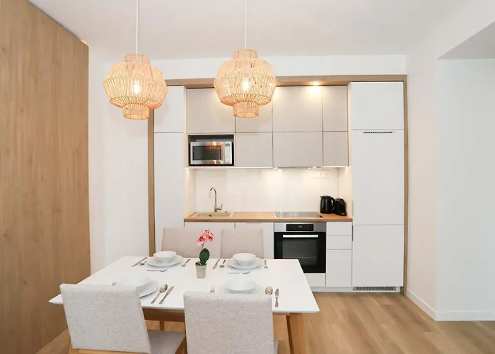 Platan With Lakeview *