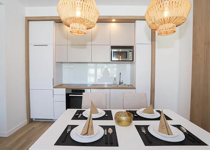 Platan With Lakeview *